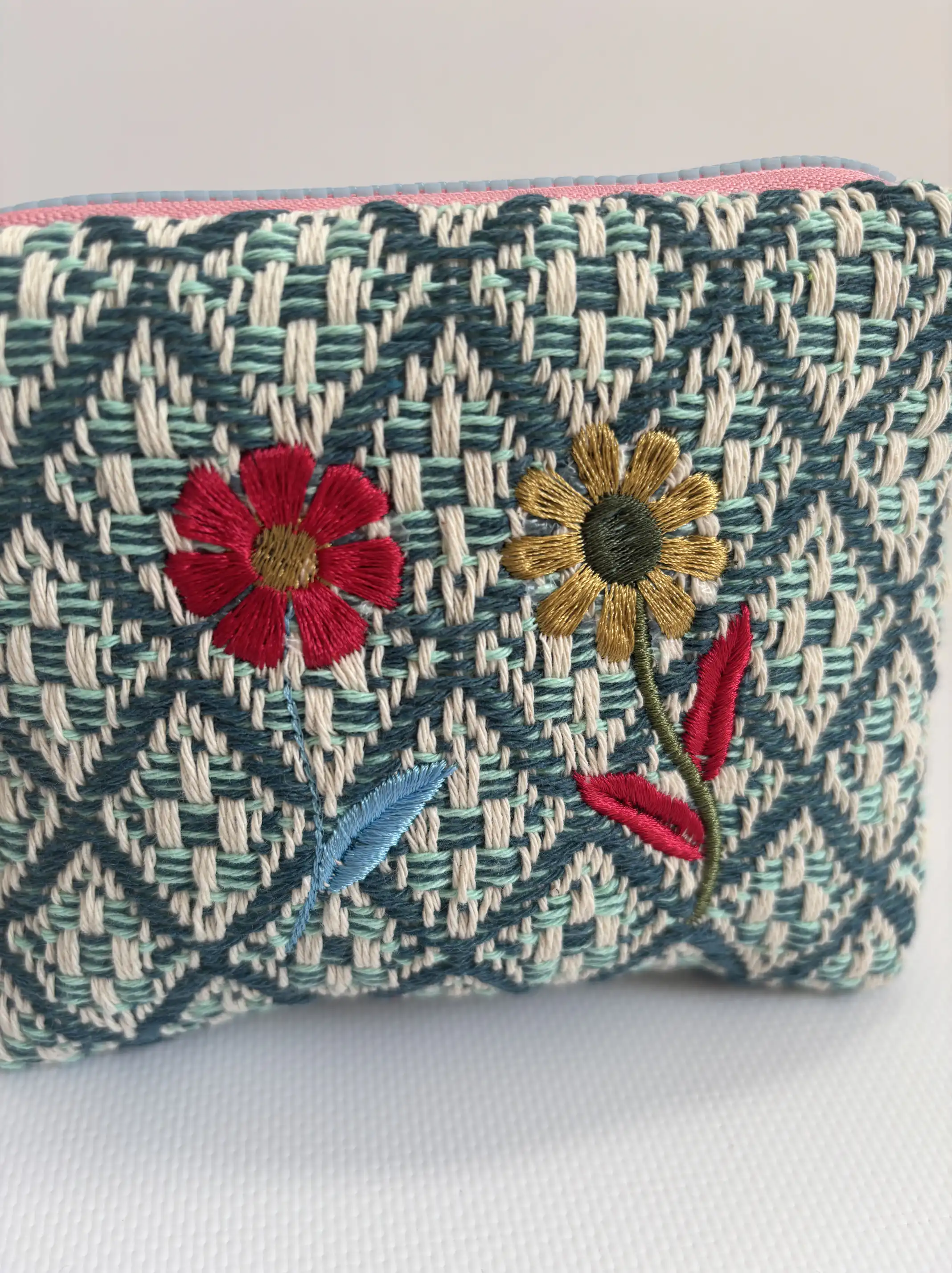 Embroidered Purse of Jardín de Tramas - Image 1