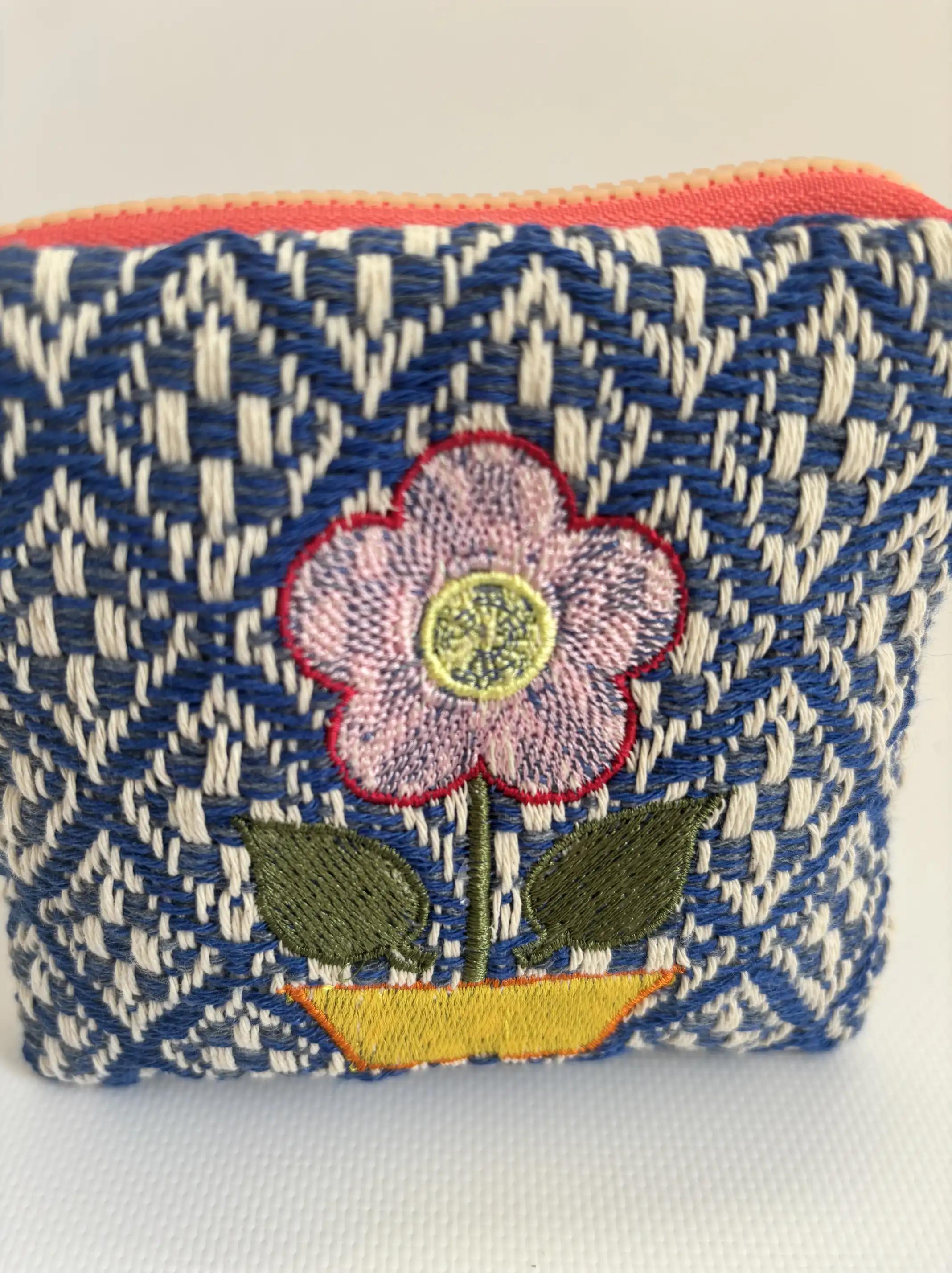 Embroidered Purse of Jardín de Tramas - Image 1