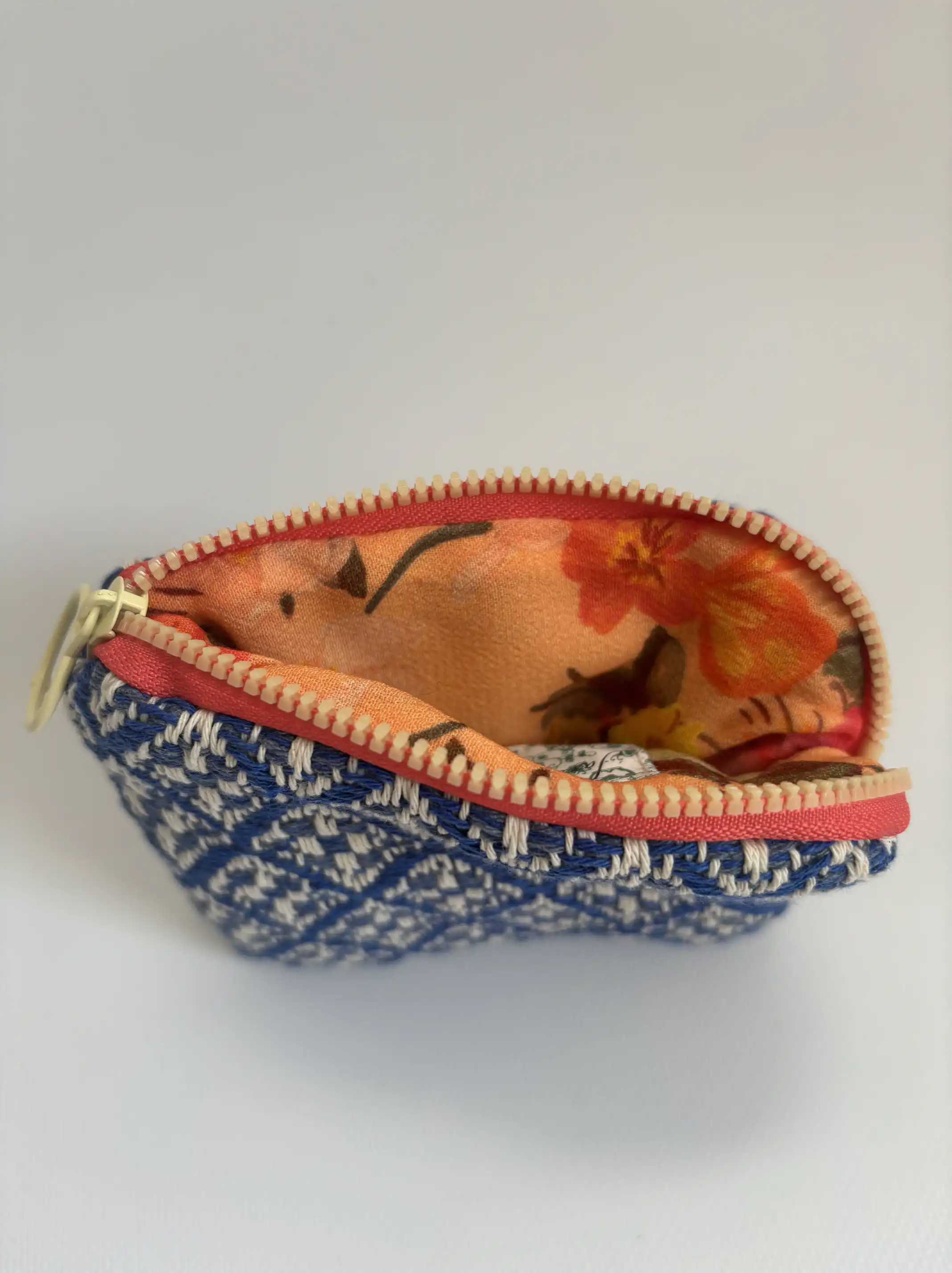 Embroidered Purse of Jardín de Tramas - Image 2