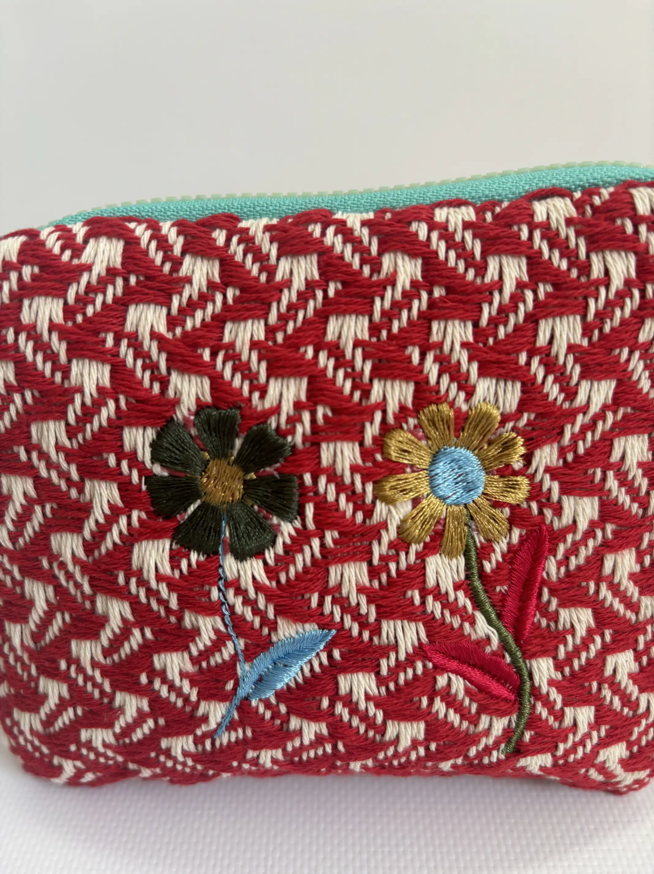 Embroidered Purse of Jardín de Tramas - Image 1