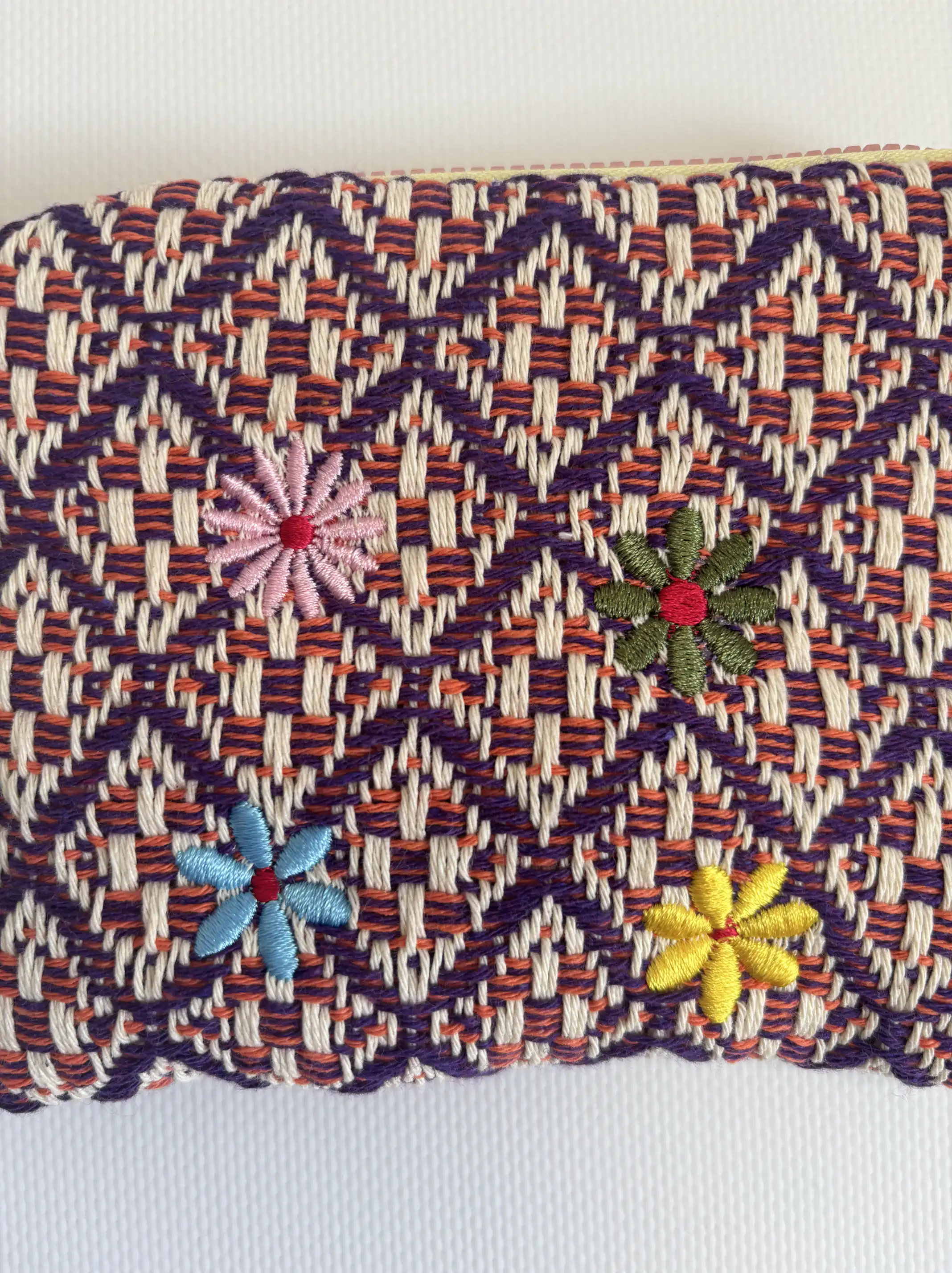 Embroidered Purse of Jardín de Tramas - Image 1