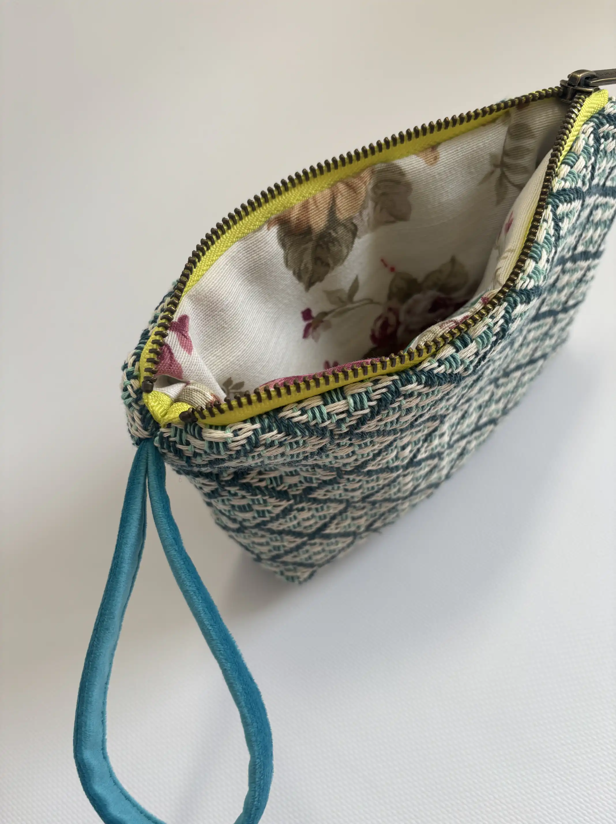 Embroidered Small Bag of Jardín de Tramas - Image 2