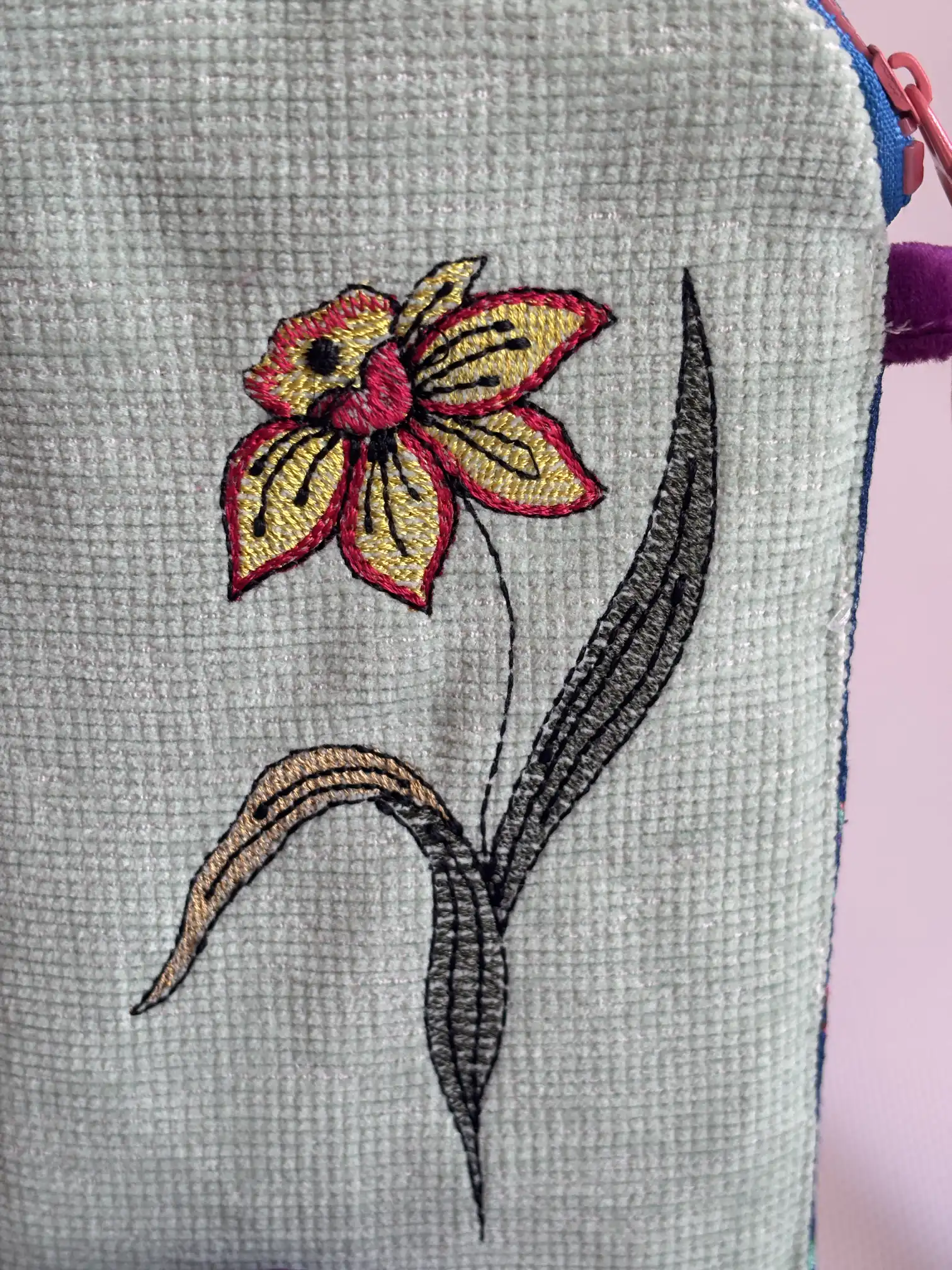 Embroidered Mobile Phone Bag of Jardín de Tramas - Image 3