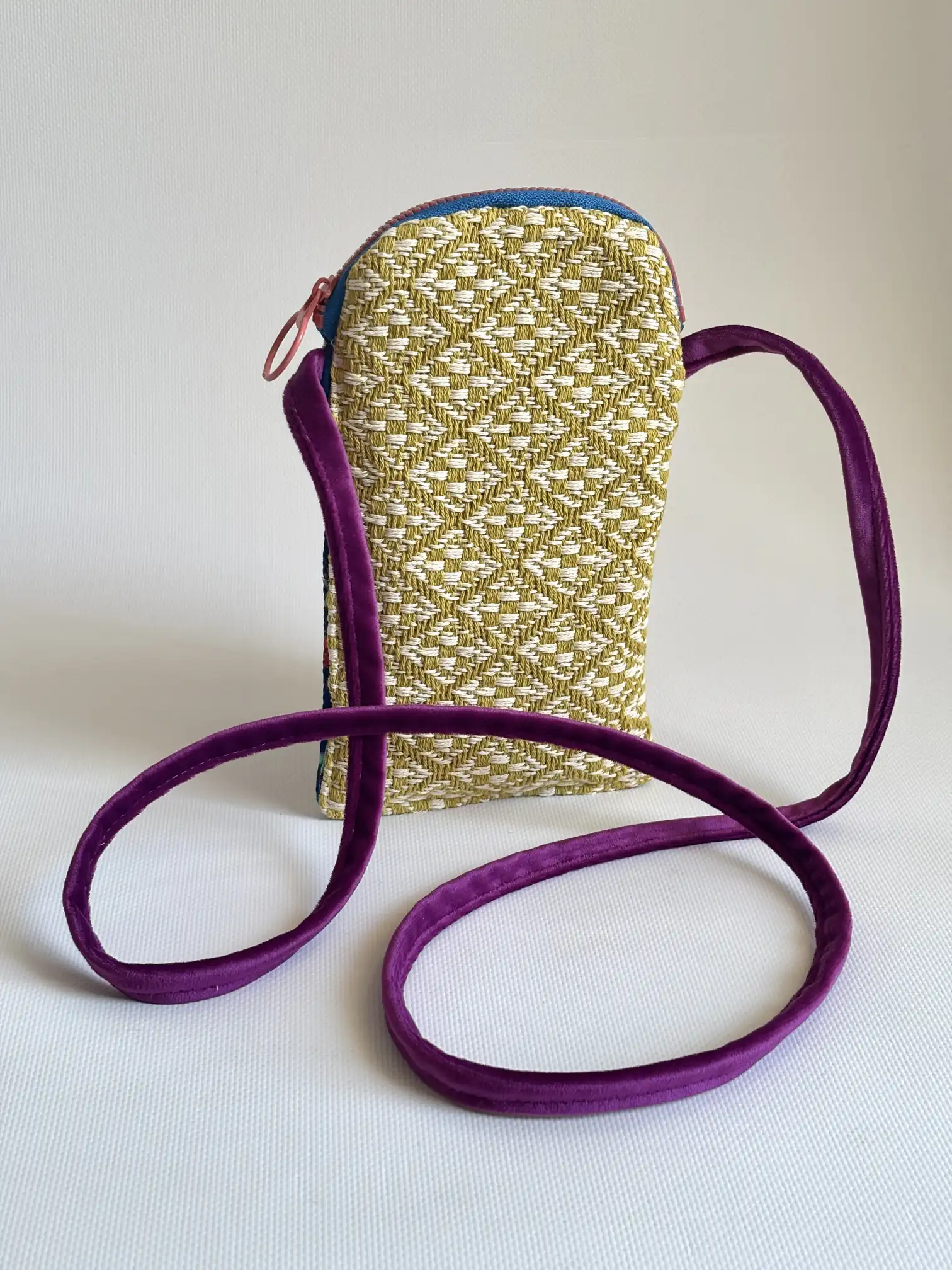 Embroidered Mobile Phone Bag of Jardín de Tramas - Image 0