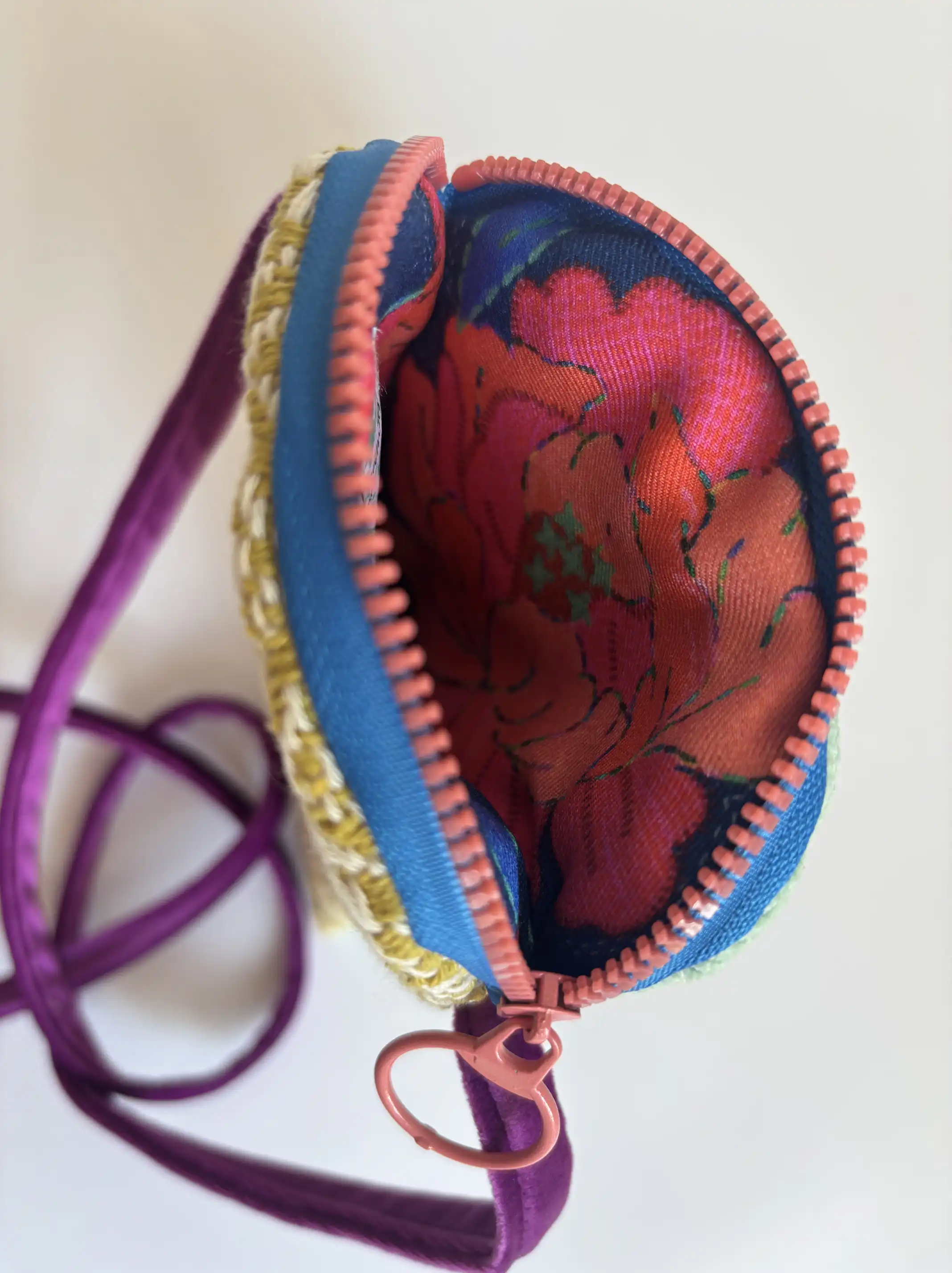 Embroidered Mobile Phone Bag of Jardín de Tramas - Image 4