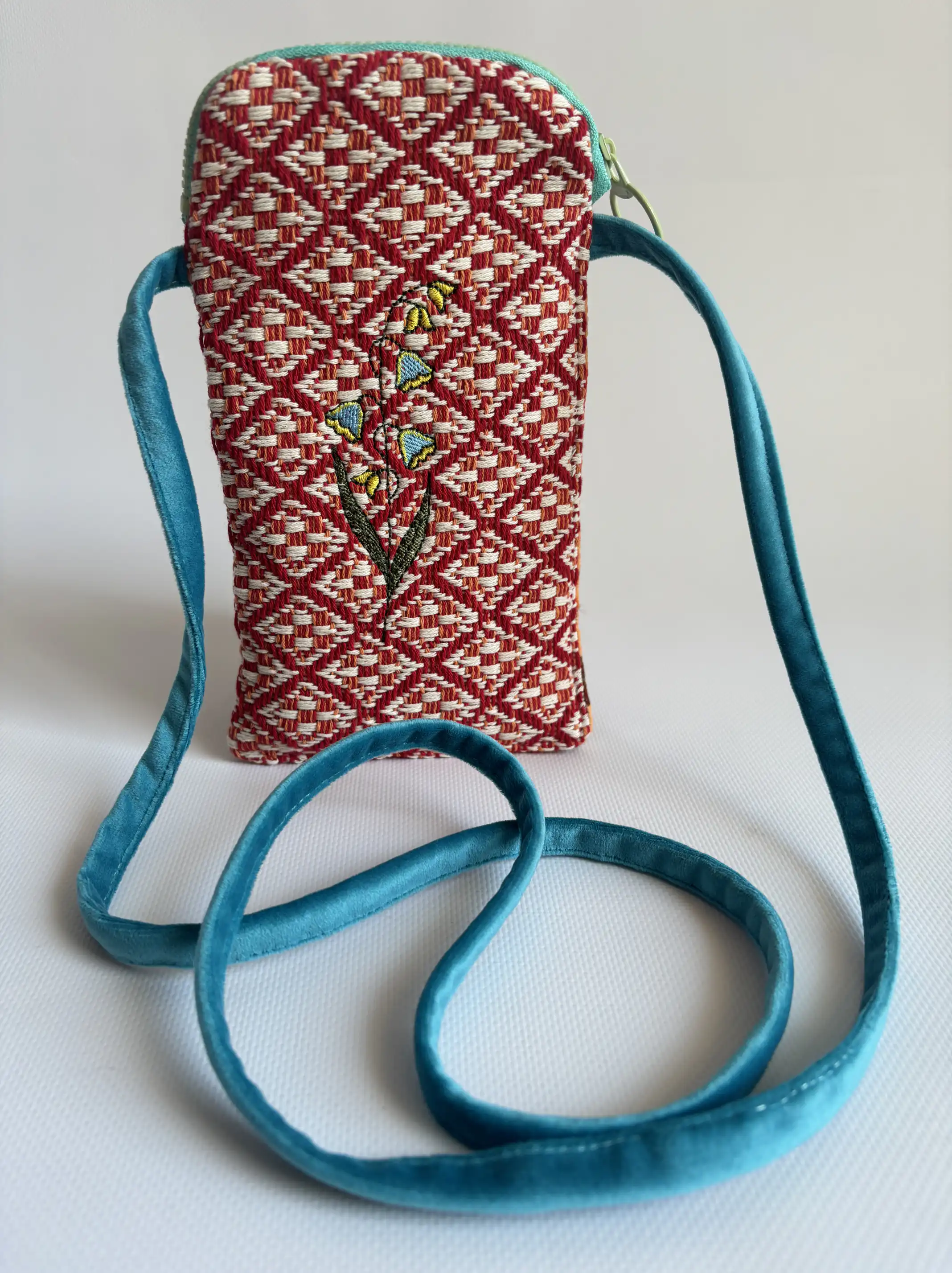 Embroidered Mobile Phone Bag of Jardín de Tramas - Image 0