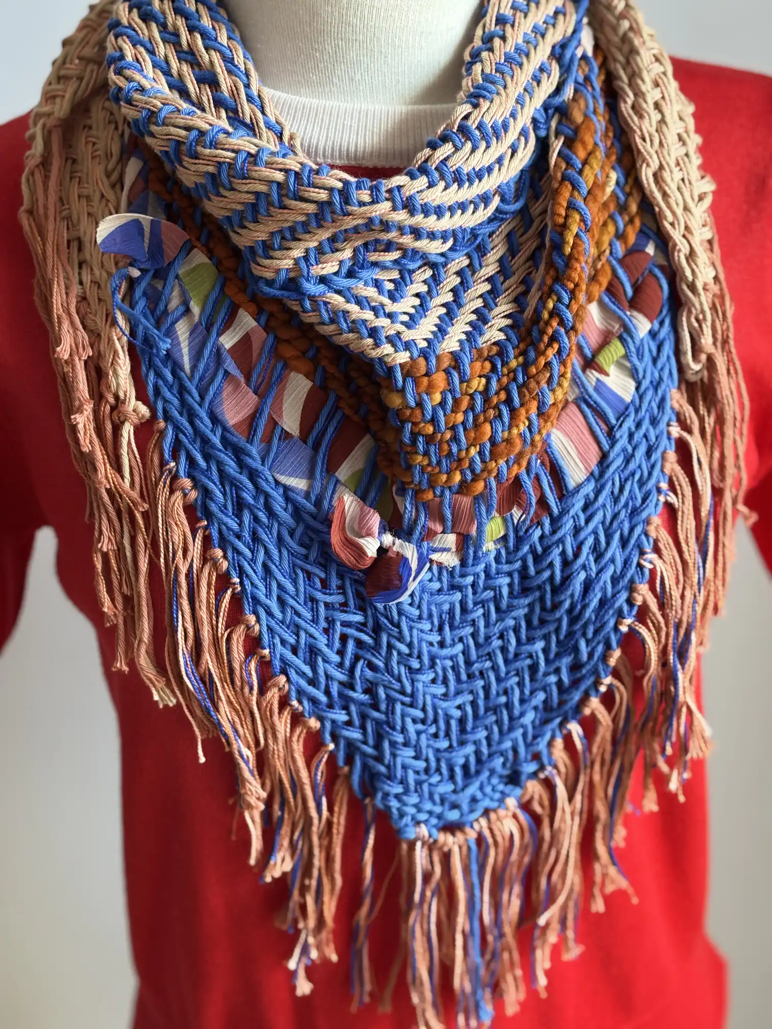 Vibrant Cobalt of Jardín de Tramas - Image 1