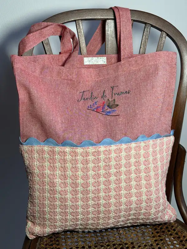 Embroidered Tote Bag of Jardín de Tramas - Image 0
