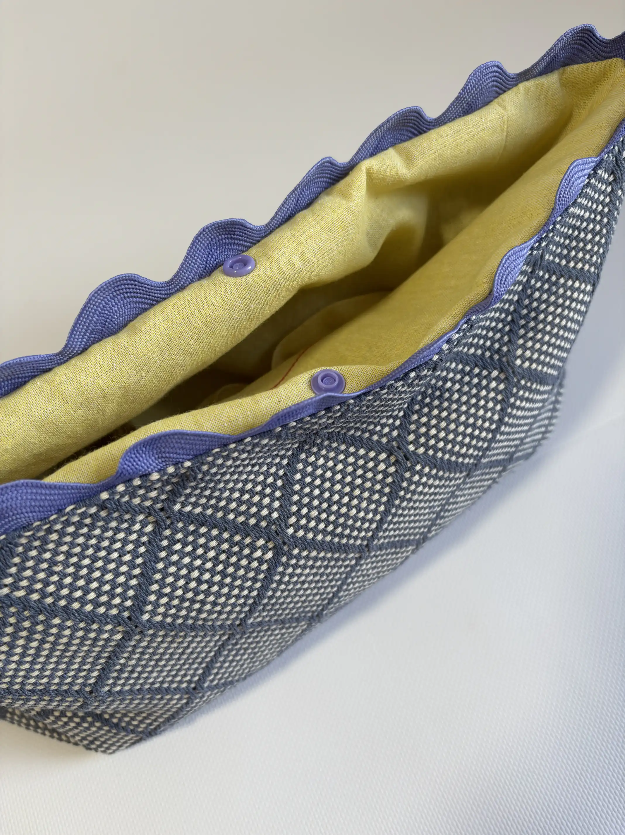 Embroidered Tote Bag of Jardín de Tramas - Image 2