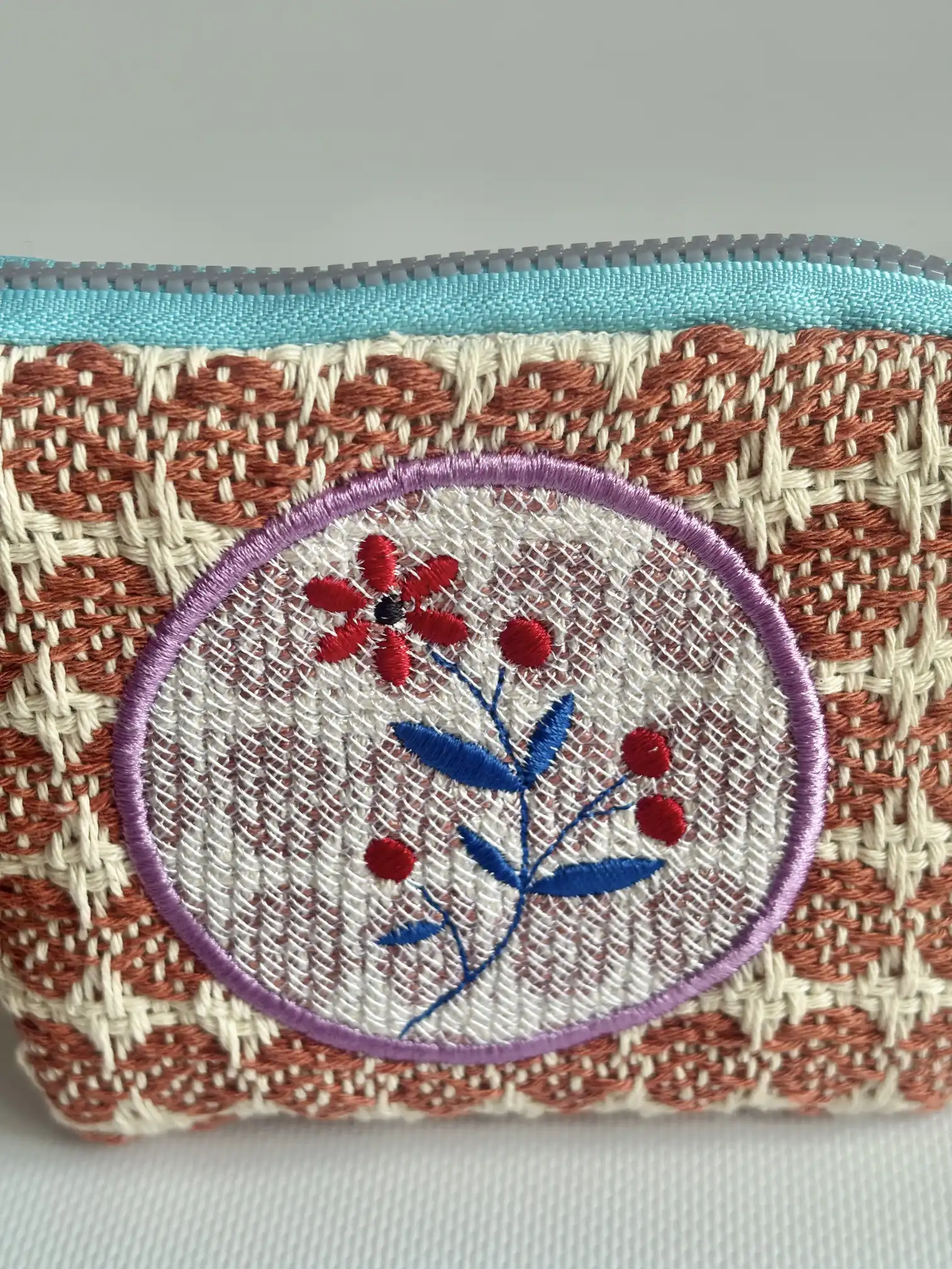 Embroidered Purse of Jardín de Tramas - Image 1