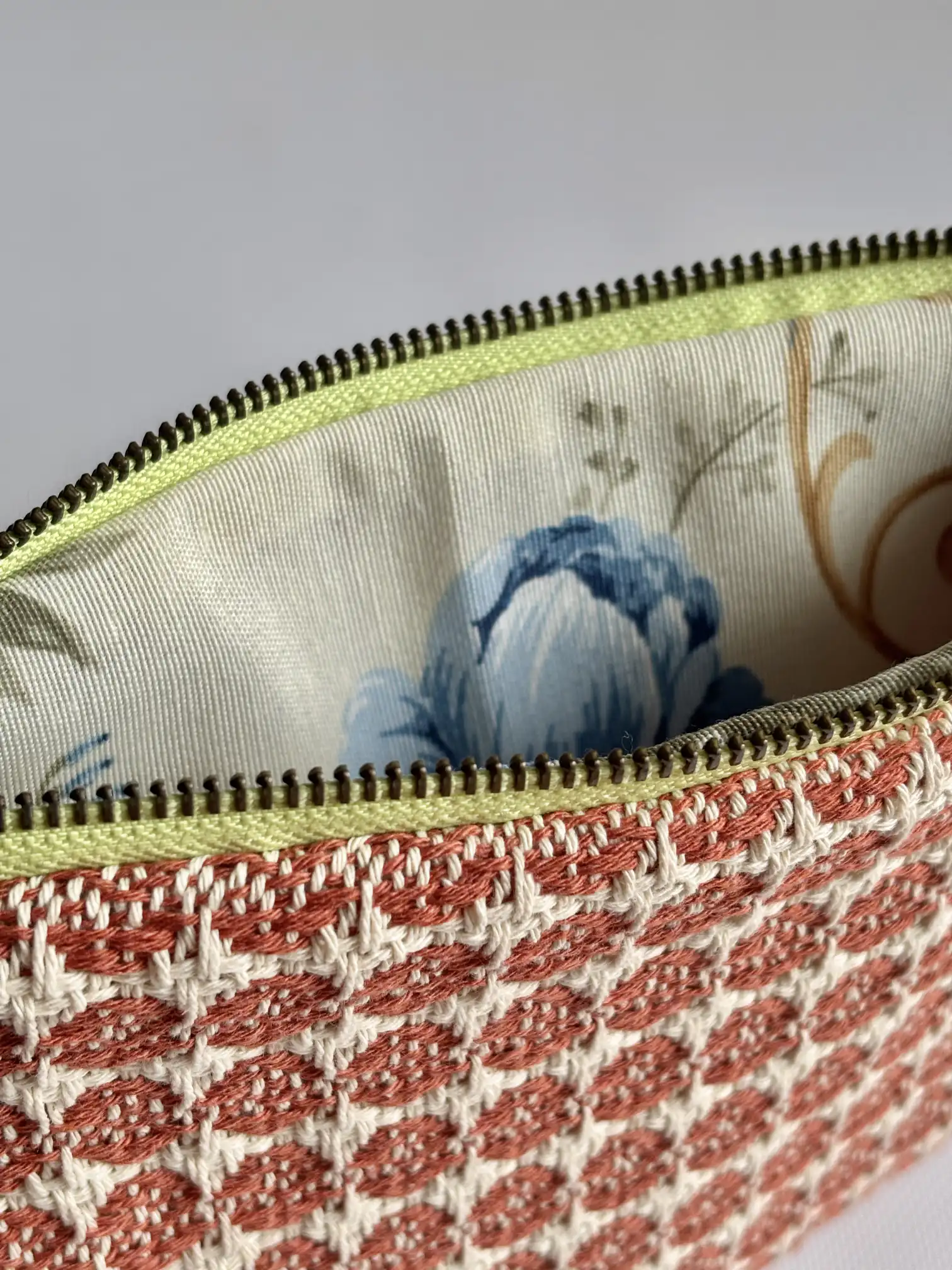 Embroidered Medium Bag of Jardín de Tramas - Image 2