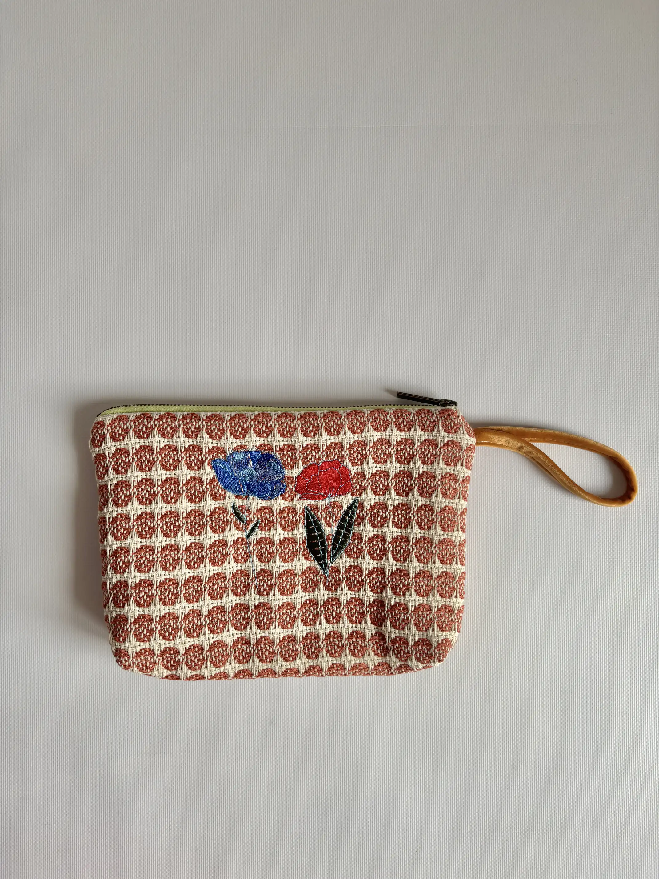 Embroidered Medium Bag of Jardín de Tramas - Image 0