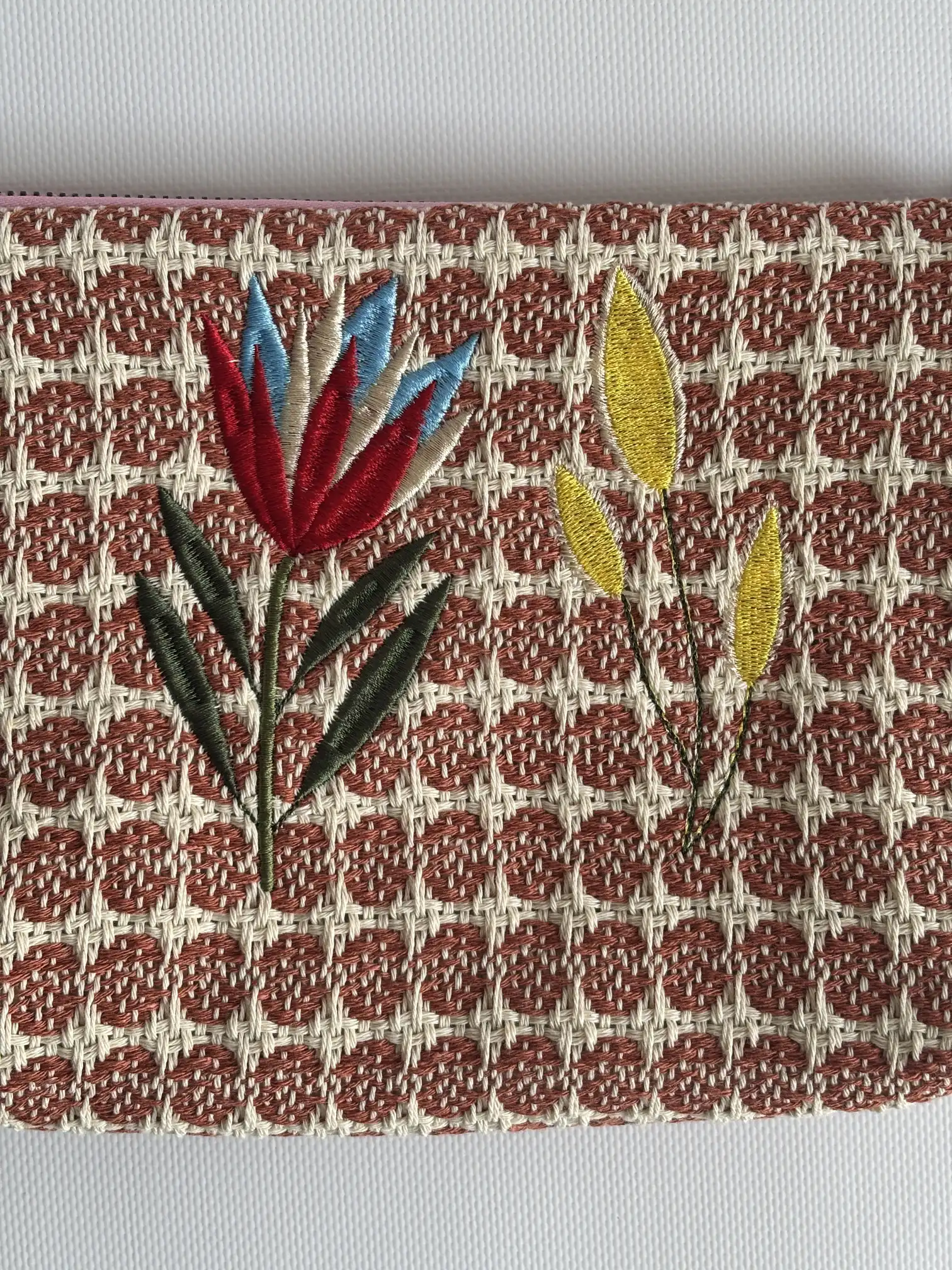 Embroidered Medium Bag of Jardín de Tramas - Image 1