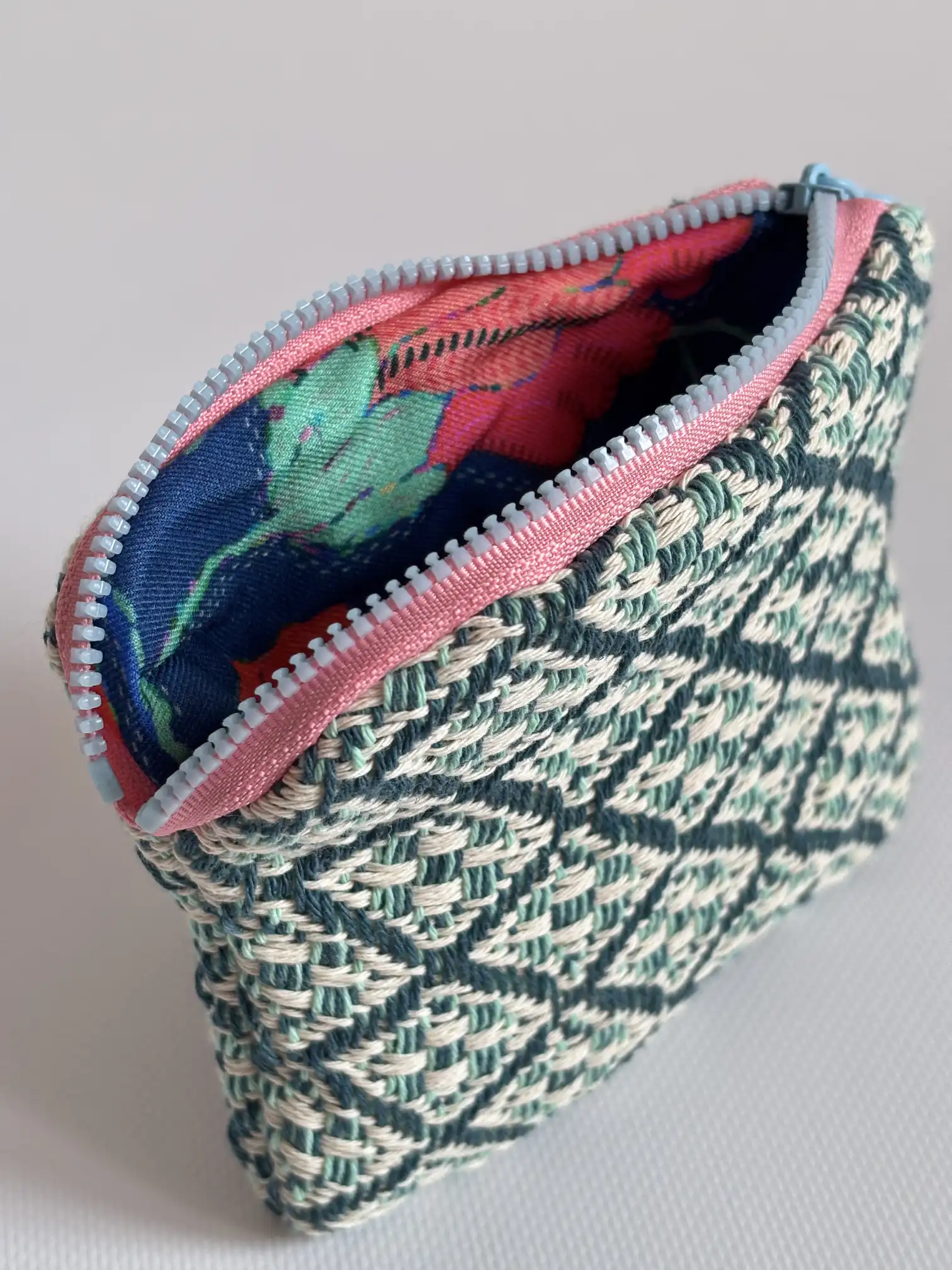 Embroidered Purses of Jardín de Tramas - Image 2