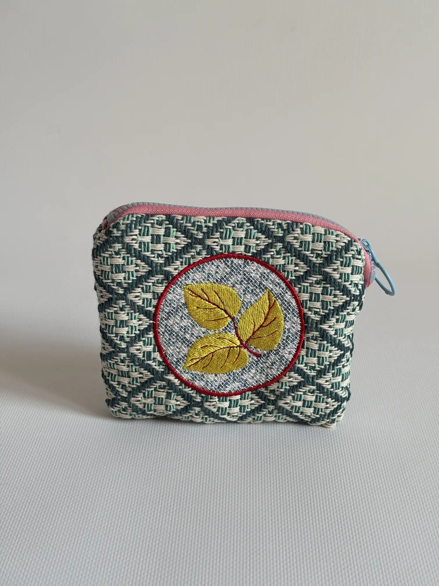 Embroidered Purses of Jardín de Tramas - Image 0