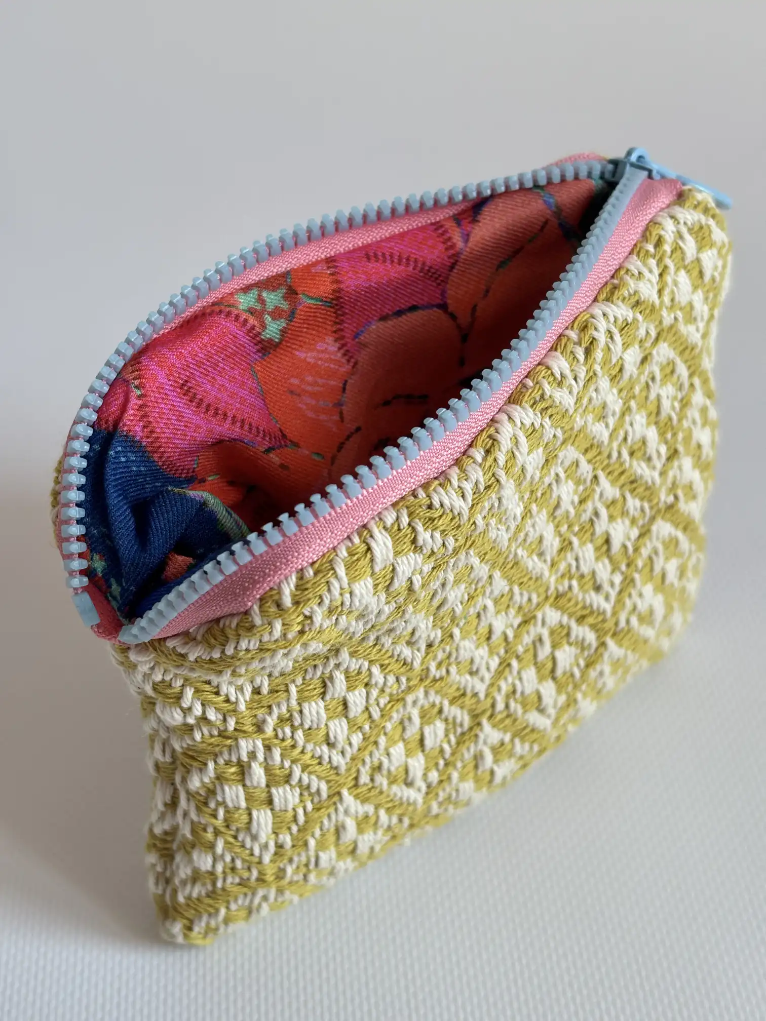 Embroidered Purses of Jardín de Tramas - Image 2