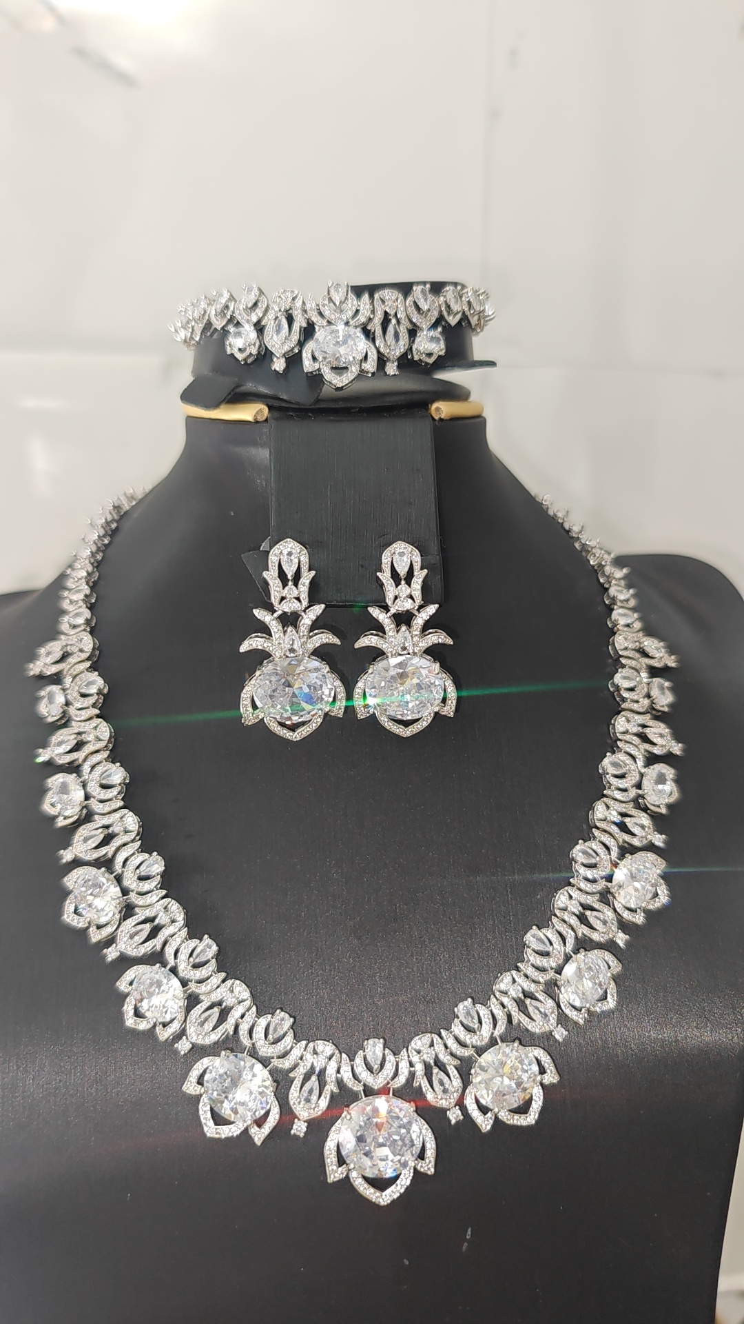 Majestic Lotus Crystal Set - Empress Oval Halo Collection