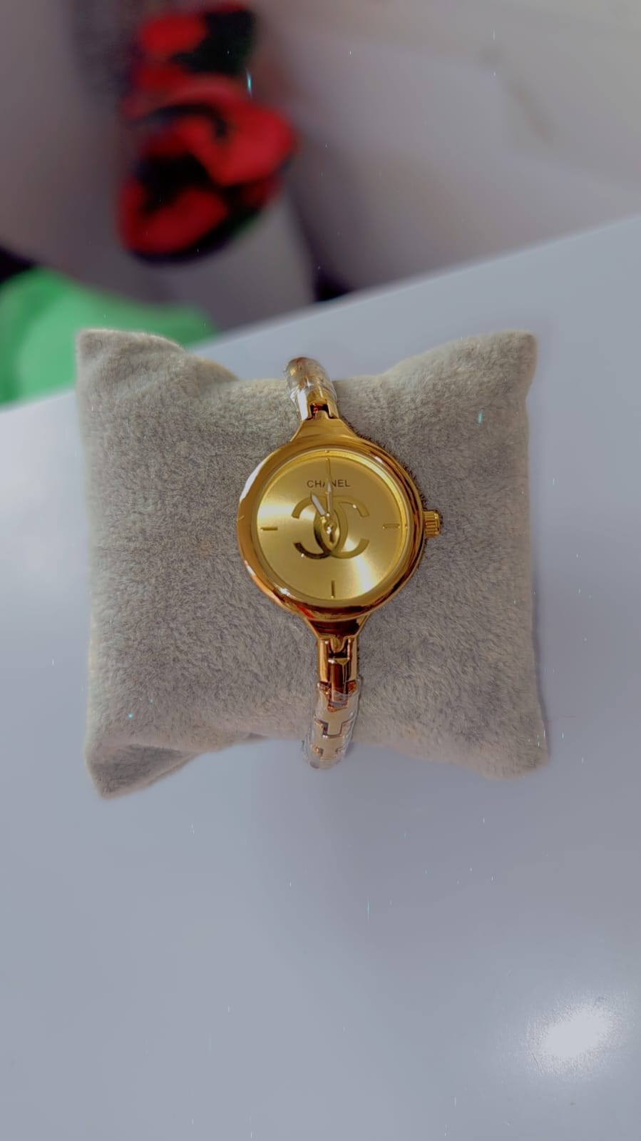 Luxury Women’s Gold Bracelet Watch – Elegant Round Gold Dial Ladies Wristwatch