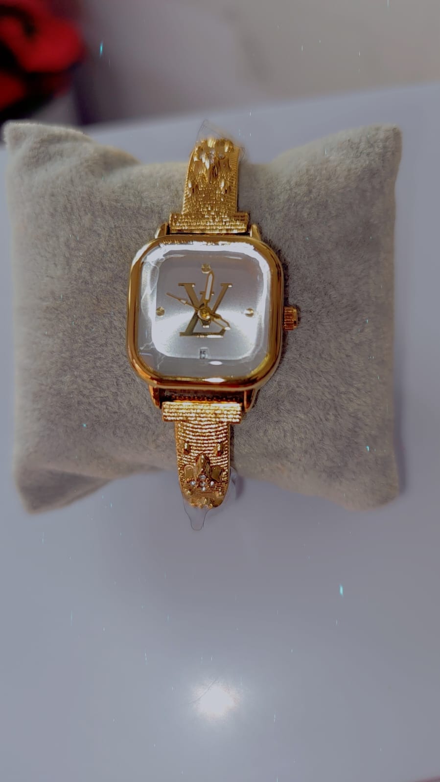 Luxury Gold Square Face Wristwatch for Women – Elegant Quartz Bracelet Watch
