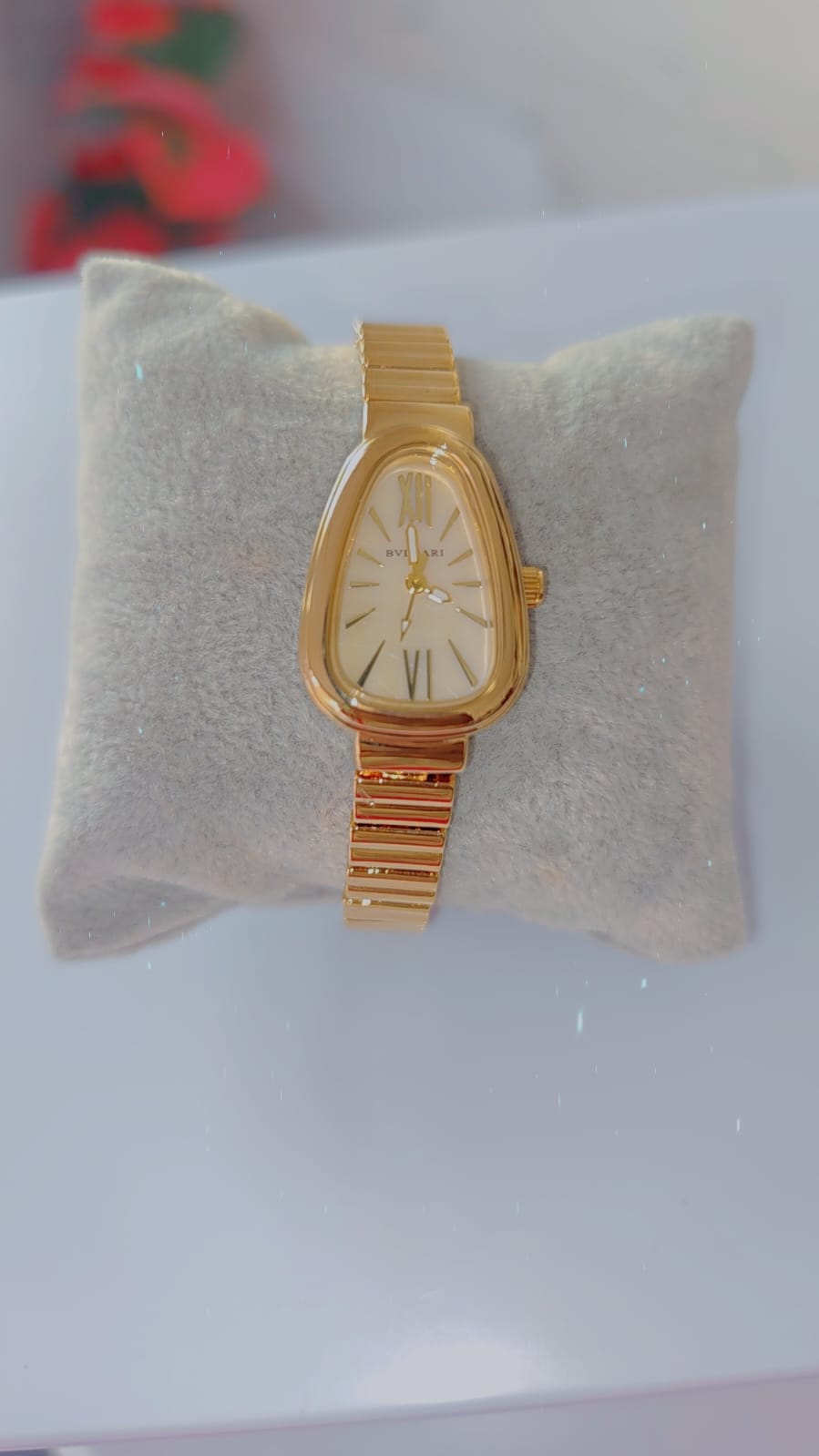 Luxury Gold Oval Wristwatch for Women – Roman Numeral Bracelet Watch