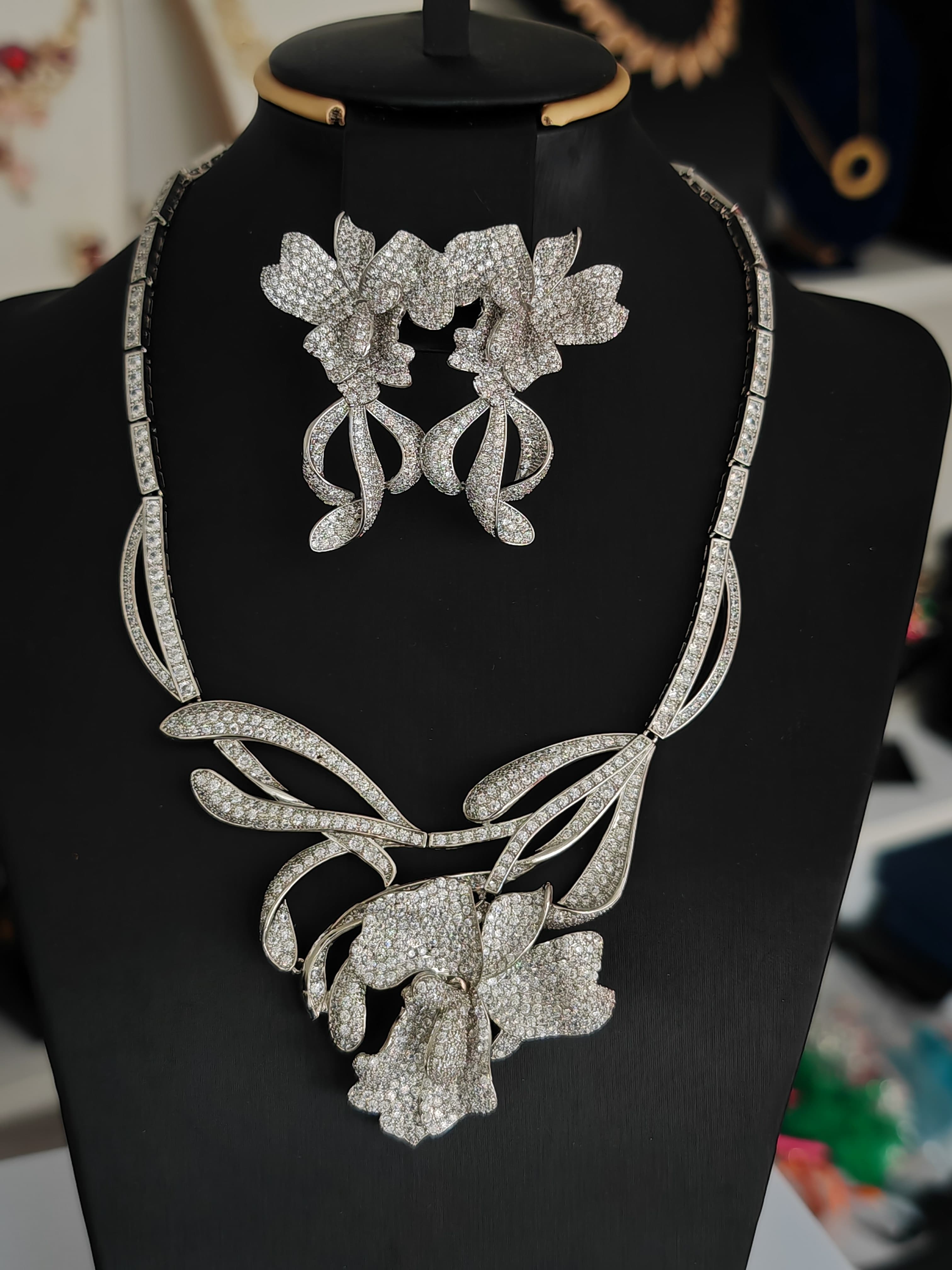 Silver Floral Crystal Necklace & Earring Set – Elegant Statement Jewelry
