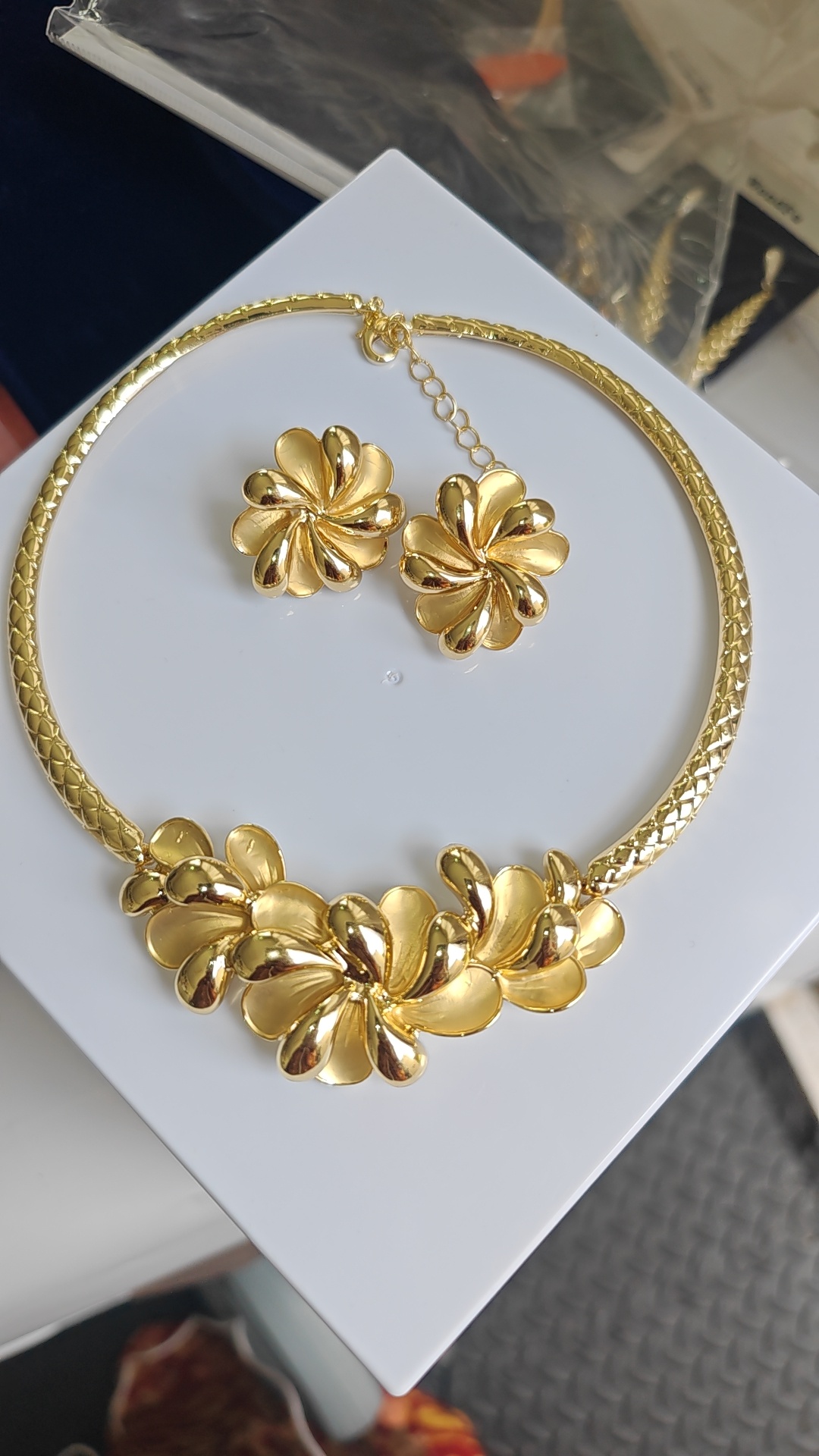 Gold Floral Statement Necklace & Earrings Set – Elegant Flower Jewelry for Women