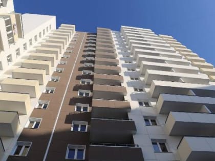 Мэр Иркутска вручил ключи от новых квартир переселенцам из аварийного жилья