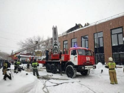 В субботу у Томского областного суда горела крыша