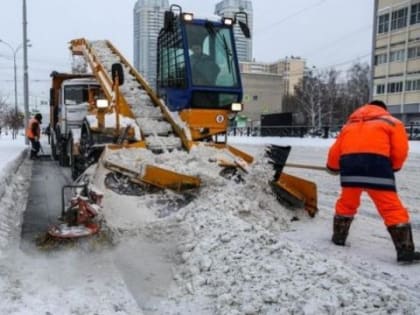 С улиц Иркутска за сутки вывезли более 1800 тонн снега