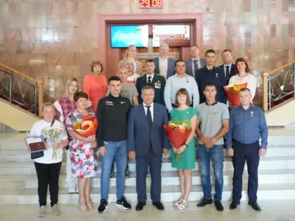 Иркутских доноров костного мозга наградили медалями ФМБА России