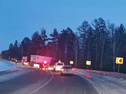 В субботу вечером под Читой фура перекрыла дорогу на Забайкальск