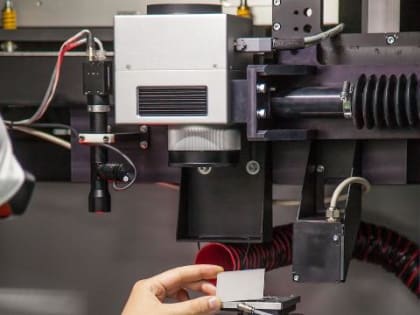 Впервые в России начали серийное производство лазерных станков для микроэлектроники