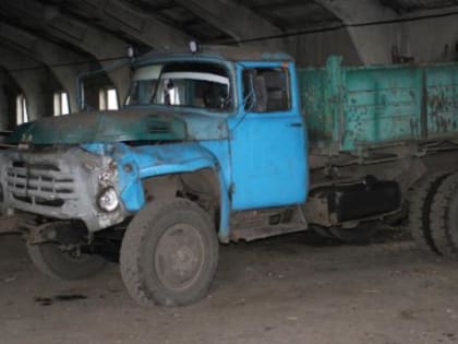 В Омской области подросток врезался в дерево на угнанном фермерском  "ЗиЛе"