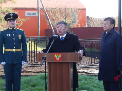 Памятник почётному гражданину Нукутского района Георгию Петрову открыли в поселке Новонукутский