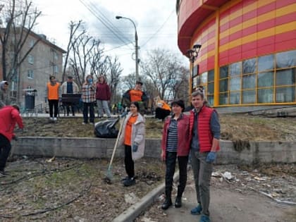 Депутат Думы города Иркутска Евгений Савченко организовал субботник в избирательном округе №4