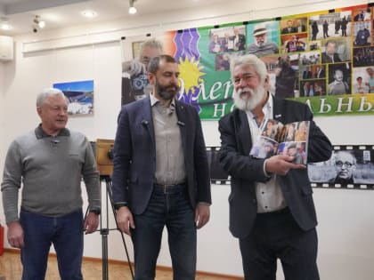 В Братске открылась юбилейная выставка Александра Силивончика