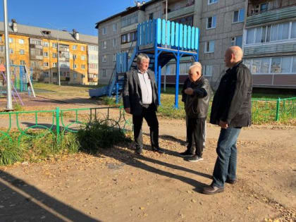 Вопросы благоустройства и развития инфраструктуры Братска взял в работу депутат ЗС Эдуард Дёмин по обращениям граждан