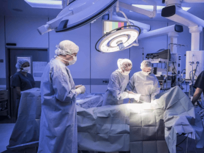 Иркутские кардиохирурги провели ребенку первую операцию без разрезов