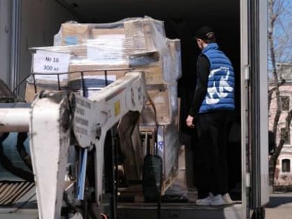 Областные парламентарии организовали и поддержали акции по сбору гуманитарных грузов в зону СВО
