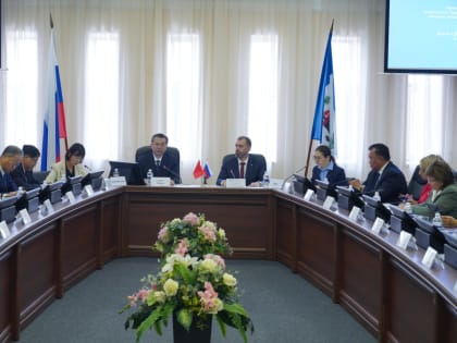 Депутаты Законодательного Собрания встретились с представителями Постоянного комитета Собрания народных представителей провинции Хэйлунцзян