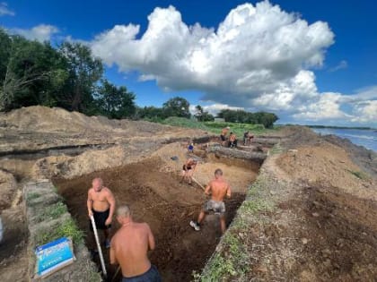 Иркутские студенты спасают археологический памятник в ЕАО