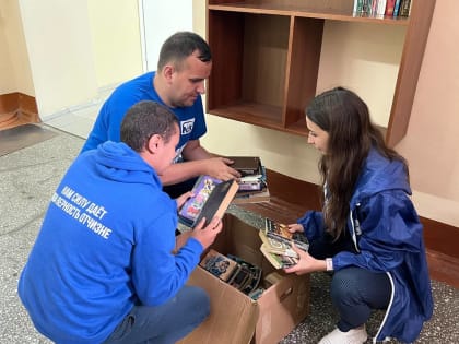 Молодогвардейцы пополнили запасы книг в Медсанчасти Иркутского авиационного производственного объединения