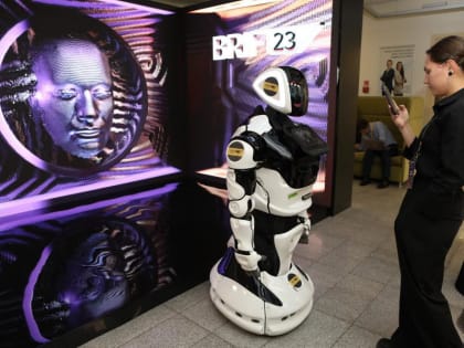 Не конкурент, а помощник. Как искусственный интеллект меняет бизнес и компетенции человека, обсудили на БРИФе