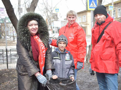 Коммунисты провели субботник в Иркутске