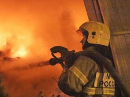 В Новосибирске в ночном пожаре сгорела мототехника на десятки миллионов рублей