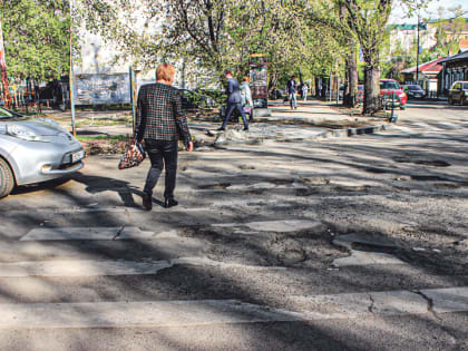 Асфальт в Иркутске сошёл вместе со снегом. Снова и опять