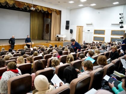 В Иркутске прошло первое обучение сборщиков подписей за Путина