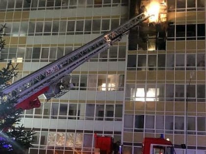 В Красноярске в субботу вечером загорелась многоэтажка