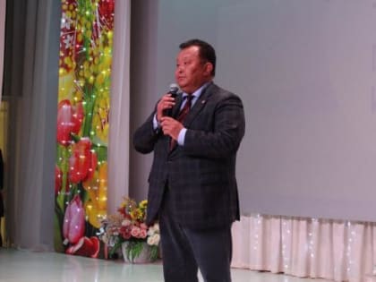 Кузьма Алдаров вручил денежные сертификаты победителям конкурса региональных проектов в Нукутском районе