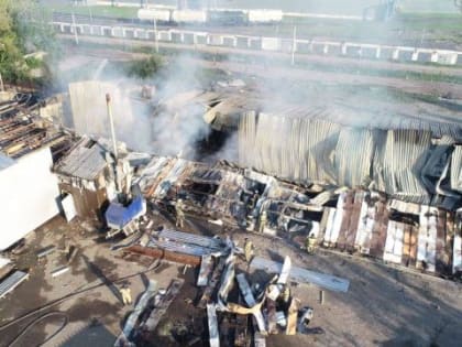 В Кемерове потушили пожар на складе с пиротехникой